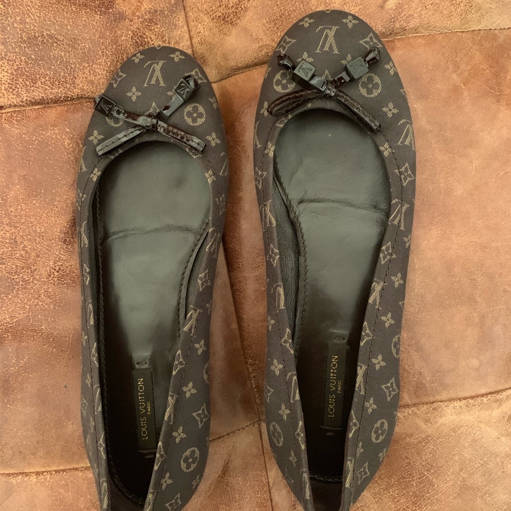 Louis Vuitton ballet flats - authentic. Worn once!